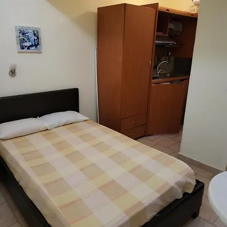 Athanasiadis Pensiune Vrasná