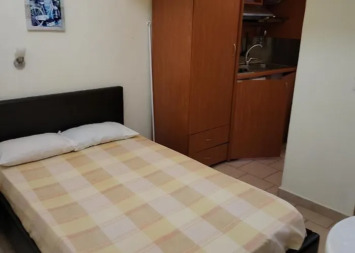 Athanasiadis بيت ضيافة Vrasná